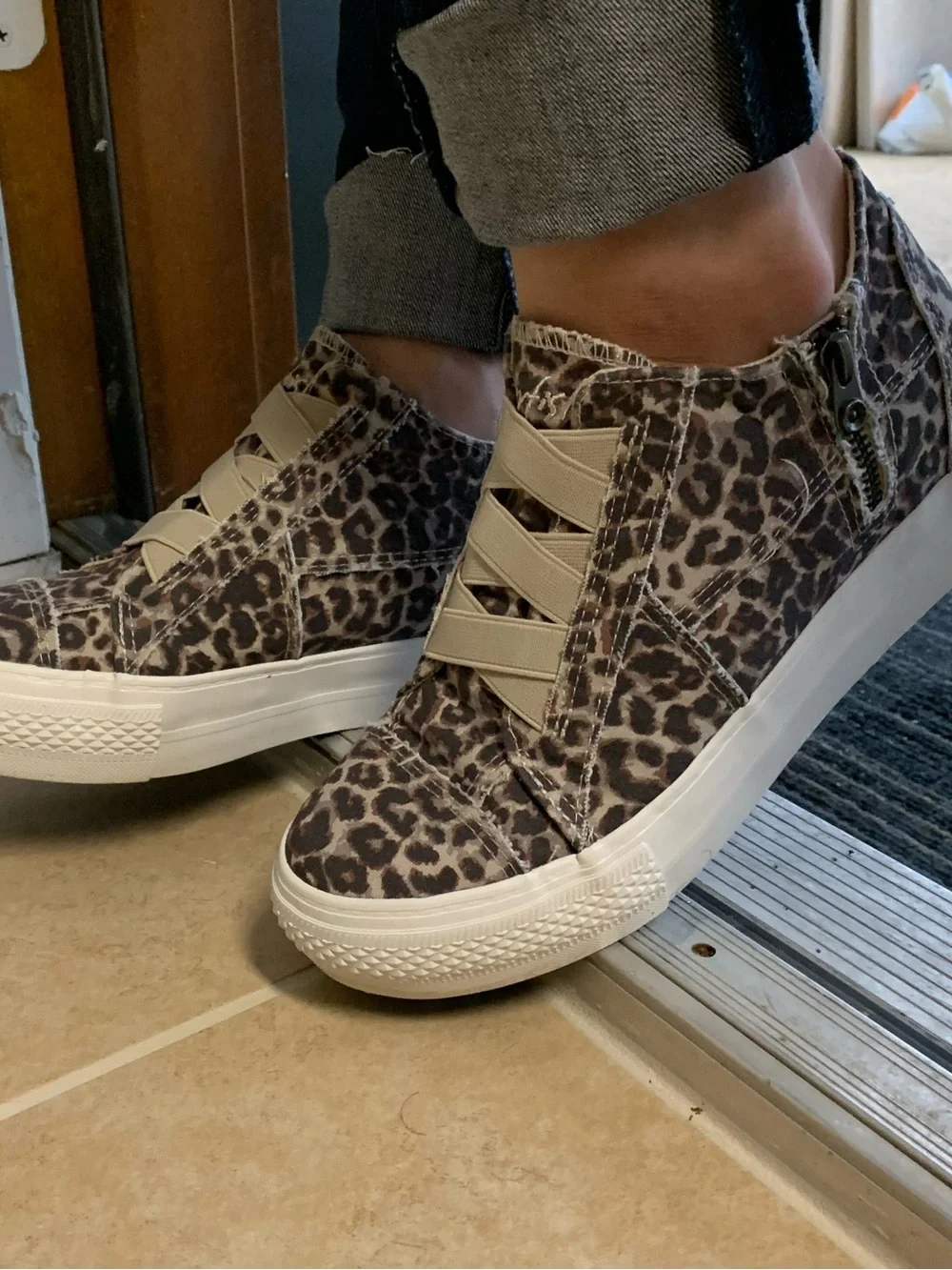 Blowfish leopard print Slip-Ons with zippered sides- size 9, EUC
